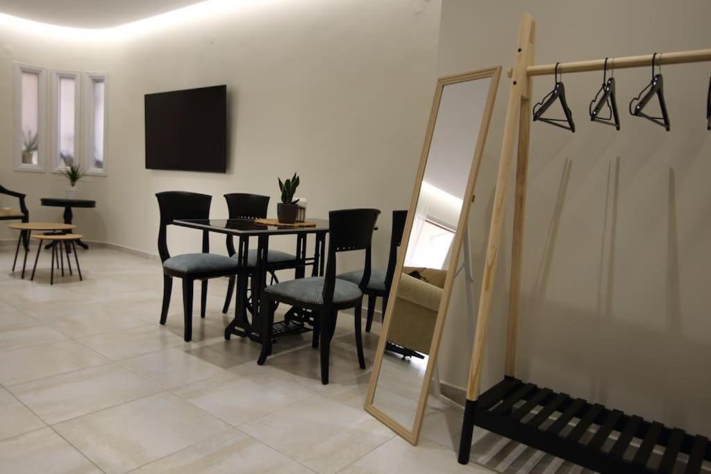 Eclectic Apartment Near Downtown Iraklio Exterior foto